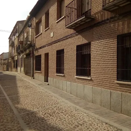 Casa Dela Capilla - La Sinagoga Judia בית כפרי *