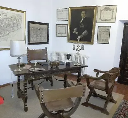 Casa Dela Capilla - La Sinagoga Judia * מדריגאל דה לס אלטס טורס