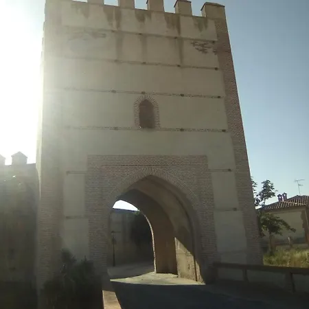 Casa Dela Capilla - La Sinagoga Judia * מדריגאל דה לס אלטס טורס