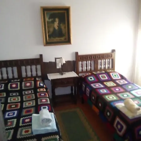Casa Dela Capilla - La Sinagoga Judia * מדריגאל דה לס אלטס טורס