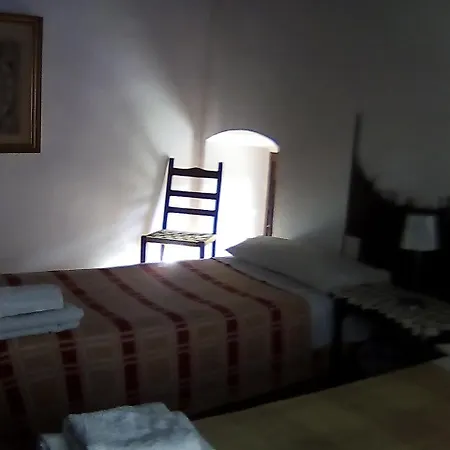 Casa Dela Capilla - La Sinagoga Judia מדריגאל דה לס אלטס טורס
