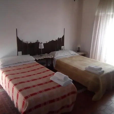 Casa Dela Capilla - La Sinagoga Judia בית כפרי מדריגאל דה לס אלטס טורס